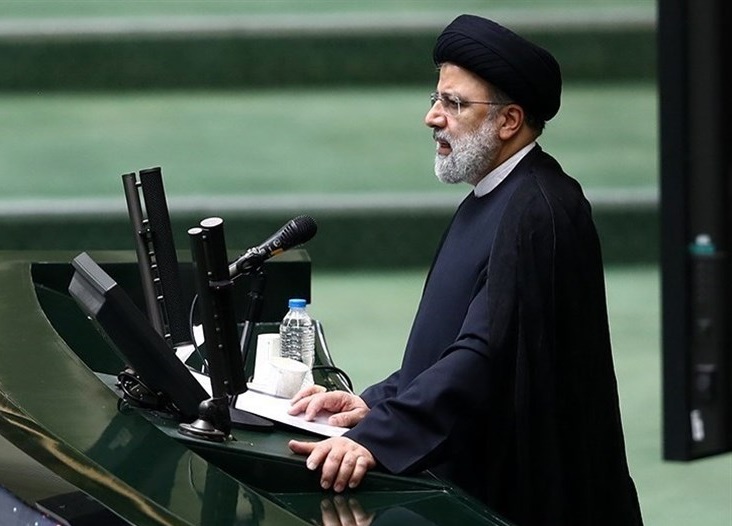 در سنوات قبل اقتصاد را به اراده بیگانگان گره زده بودند/ وضعیت تورمی شکل کاهشی به خود گرفته است