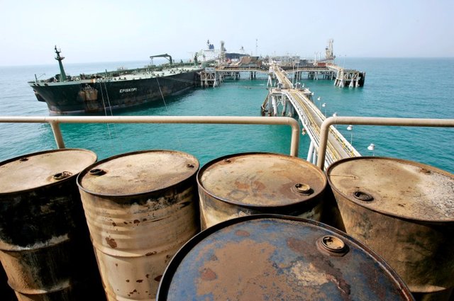 چین؛ واردات روزانه ۶۰۰ هزار بشکه نفت از ایران