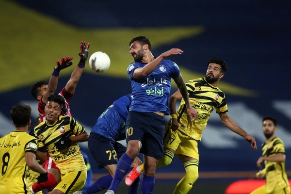 صعود پردردسر استقلال 