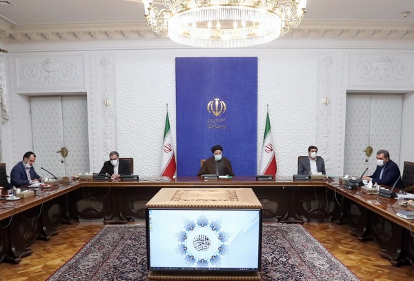 ارائه گزارشی از مهار و کنترل رشد پایه پولی و نقدینگی/ موافقت با پیشنهادات وزارت اقتصاد برای بورس