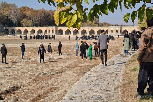 اعتراضات اصفهان و قطع انتقال آب زاینده رود