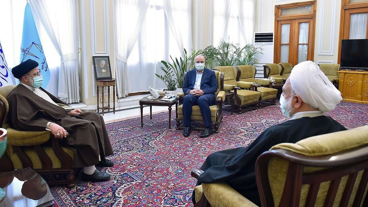 جلسه سران قوا برای پیگیری مشکلات اقتصادی با میزبانی قالیباف جلسه سران قوا برای پیگیری مشکلات اقتصادی با میزبانی قالیباف