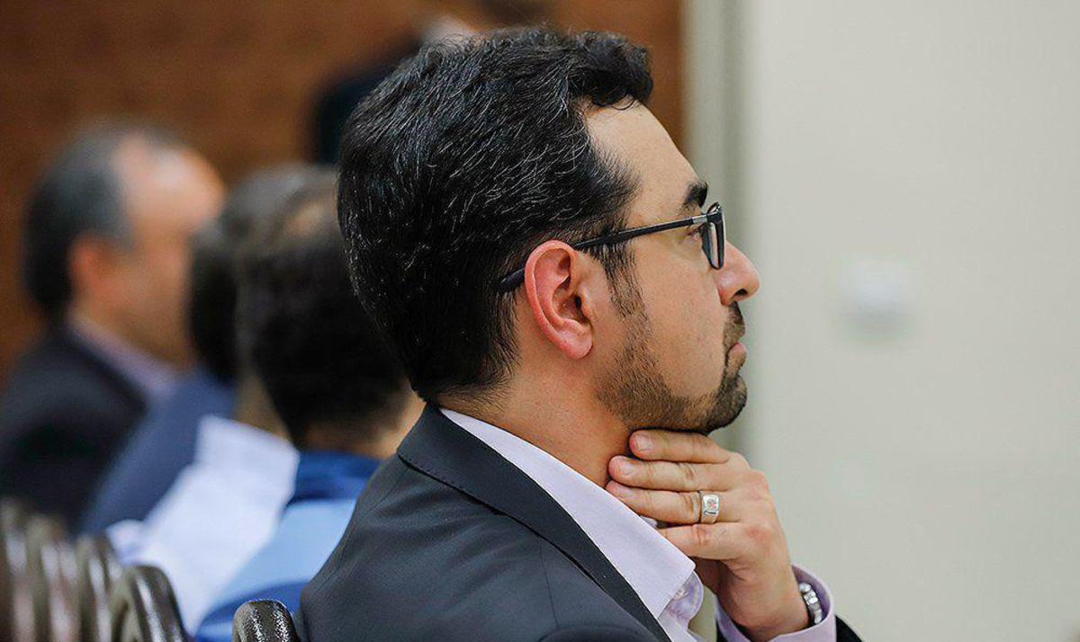 واکنش عباس عبدی به حکم سیف و احمد عراقچی