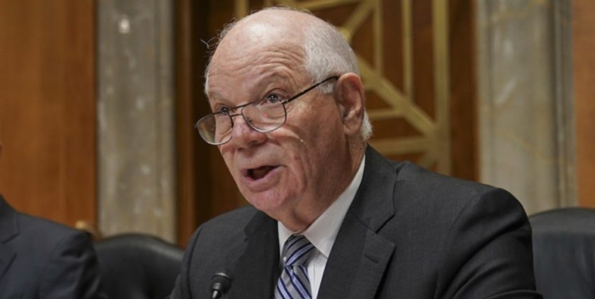 سناتور دموکرات: باید توافق با ایران را به عقب بیندازیم