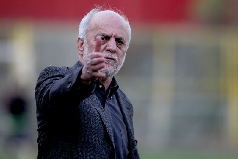 خوردبین: داور دربی به جای سرمربی پرسپولیس باید محروم شود