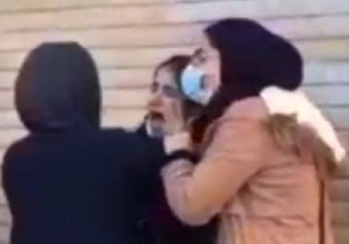 ورود زنان به ورزشگاه