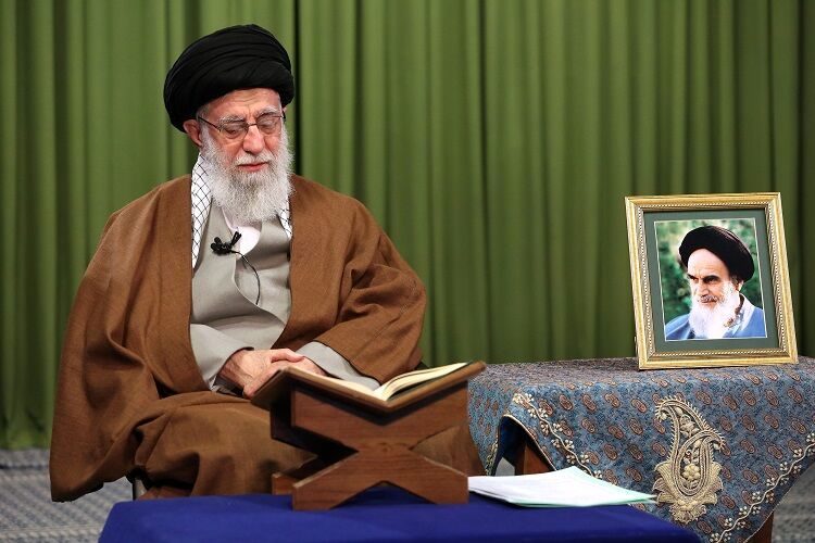 برگزاری محفل انس با قرآن در اولین روز ماه رمضان با حضور رهبر انقلاب برگزاری محفل انس با قرآن در اولین روز ماه رمضان با حضور رهبر انقلاب