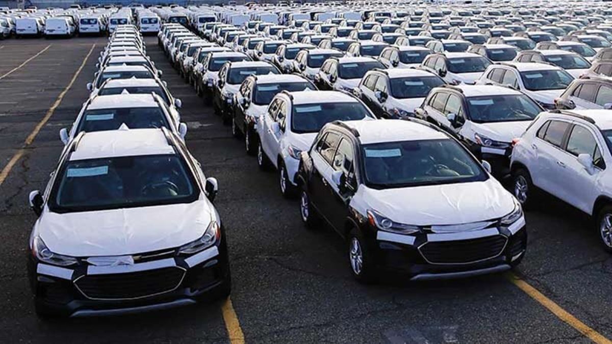 باید علت حذف مجوز واردات ۷۰ هزار دستگاه خودرو از مصوبات مجلس مشخص شود