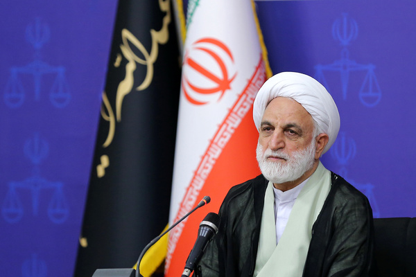 تاکید اژه‌ای بر «طبقه‌بندی و تفکیک زندانیان»/ ضرورتی ندارد برای همه متهمان از دستبند و پابند استفاده کنیم