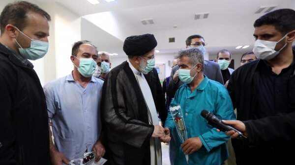 دستور رئیس جمهور به رئیس بنیاد شهید و وزیر بهداشت برای تأمین نیازهای درمانی جانبازان دستور رئیس جمهور به رئیس بنیاد شهید و وزیر بهداشت برای تأمین نیازهای درمانی جانبازان