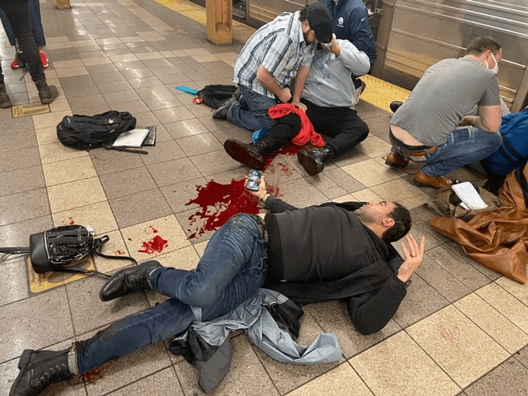 تیراندازی در متروی نیویورک 