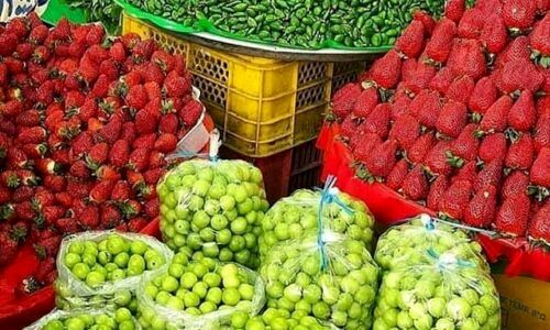 قیمت گوجه‌سبز و توت‌فرنگی در بازار
