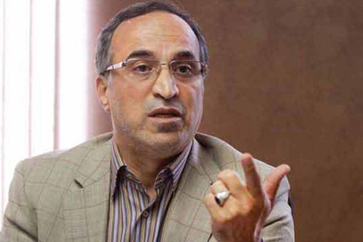 واعظ آشتیانی: یک طیف خاص مهره‌چینی دولت را در اختیار دارد