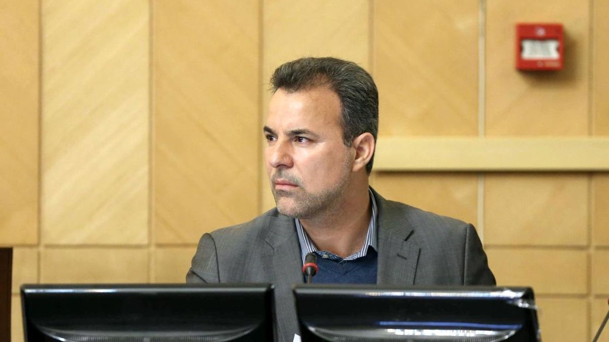 مقصر جلوه دادن دولت قبلی نشانه ناکامی مجلس و دولت در مسائل اقتصادی است/ دولت و مجلس پاسخگوی افکار عمومی باشند