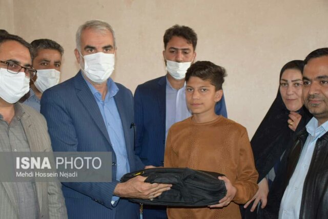دلجویی وزیر آموزش و پرورش از دانش‌آموز کتک خورده آستارایی + عکس