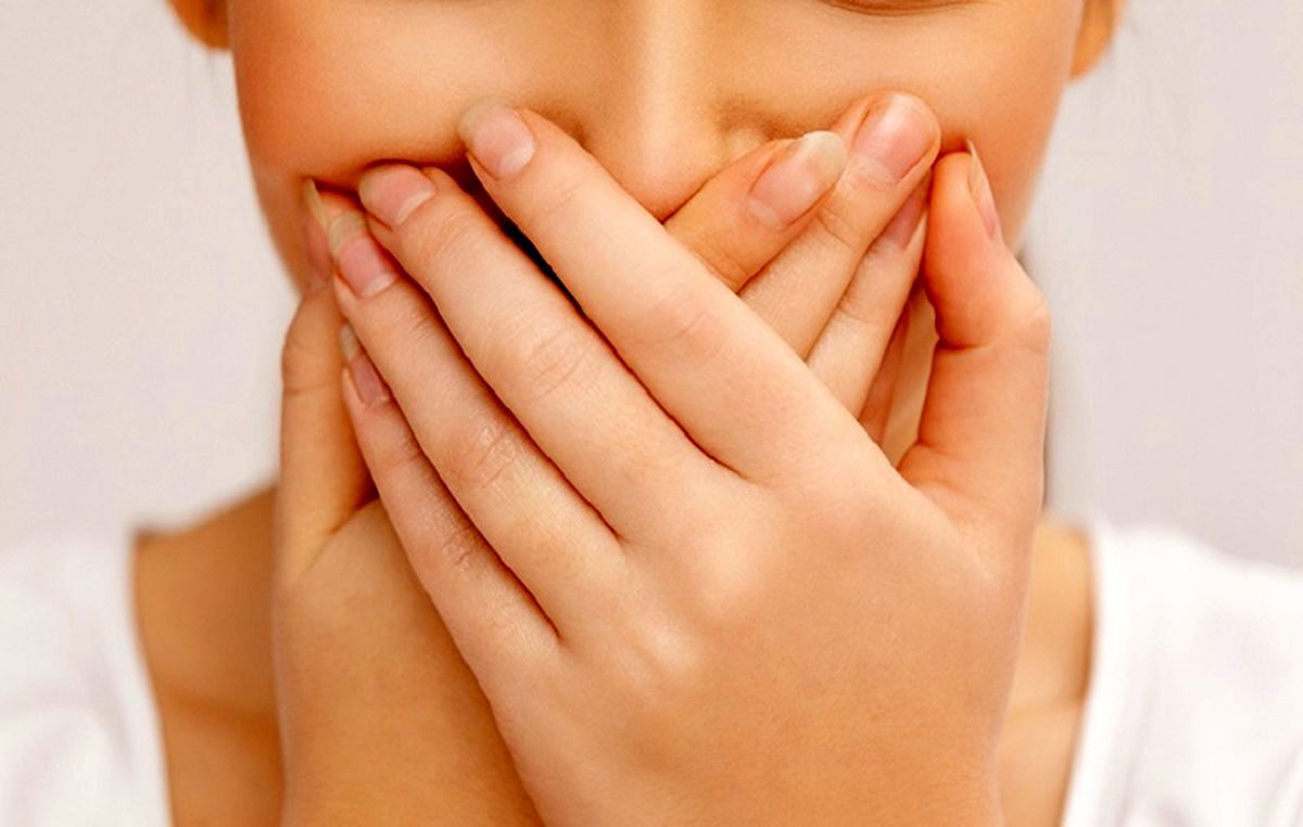 علت بوی بد دهان چیست؟