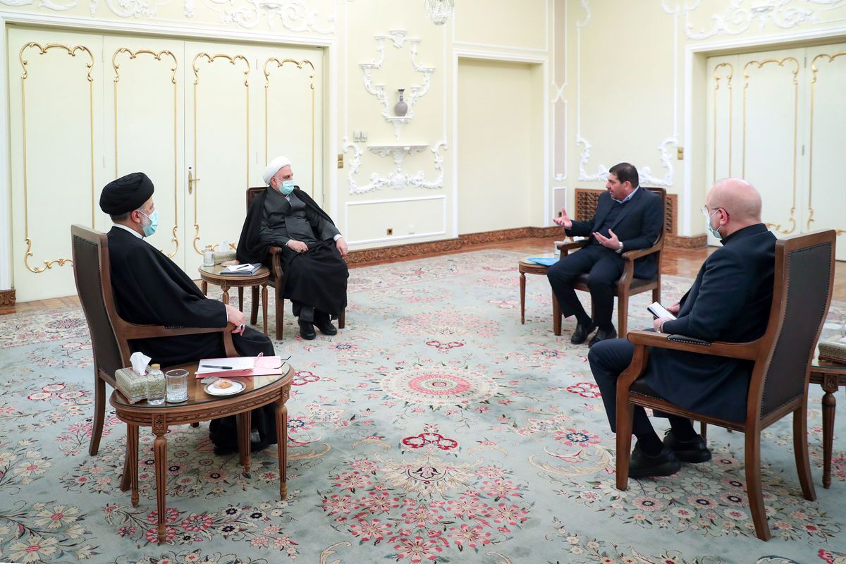 مخبر در جلسه سران قوا