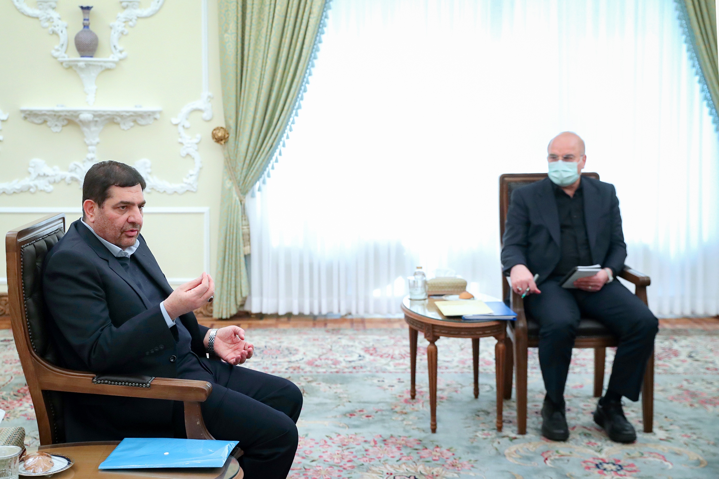 مخبر در جلسه سران قوا