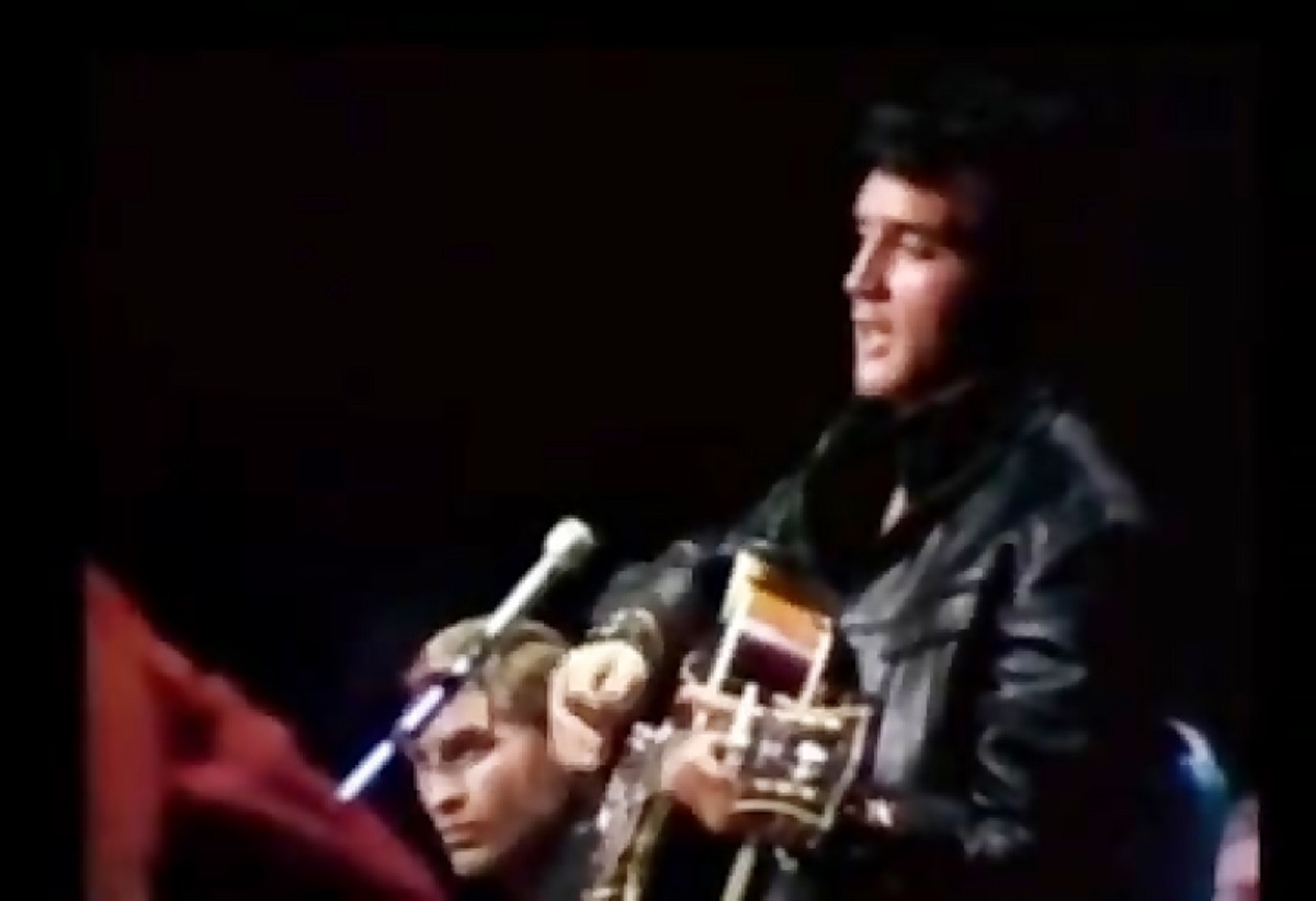 اجرای زیبای الویس پریسلی از آهنگ کریسمس دلگیر +فیلم