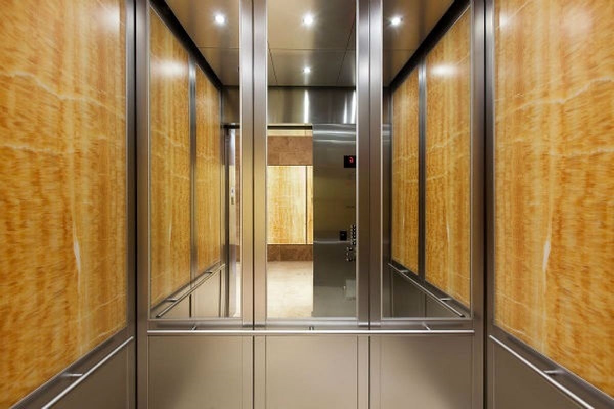 دلیل وجود آینه در آسانسور چیست؟