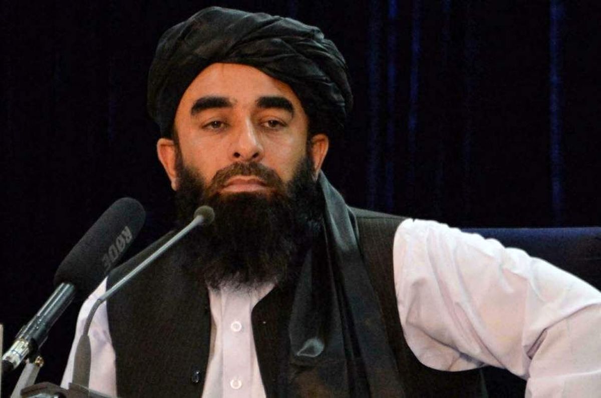 کنایه سنگین یک خبرنگار به سخنگوی طالبان +فیلم