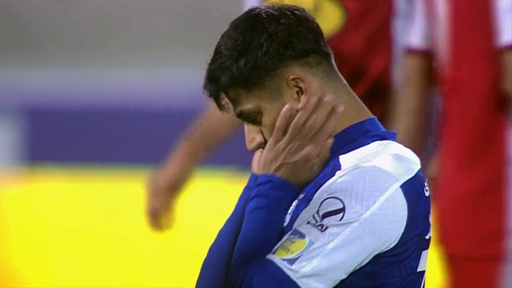 دردسر جدید ساپینتو؛ علاقه عجیب ستاره استقلال به کارت زرد!