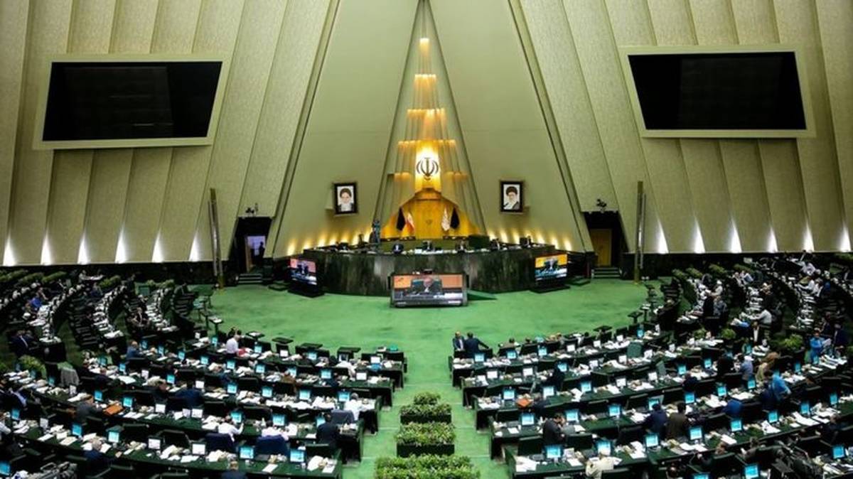 جنجال بر سر رشوهگیری نمایندگان از ایرانخودرو/ مجلس: ما انقلابی هستیم و رشوه نمیگیریم! جنجال بر سر رشوهگیری نمایندگان از ایرانخودرو/ مجلس: ما انقلابی هستیم و رشوه نمیگیریم!