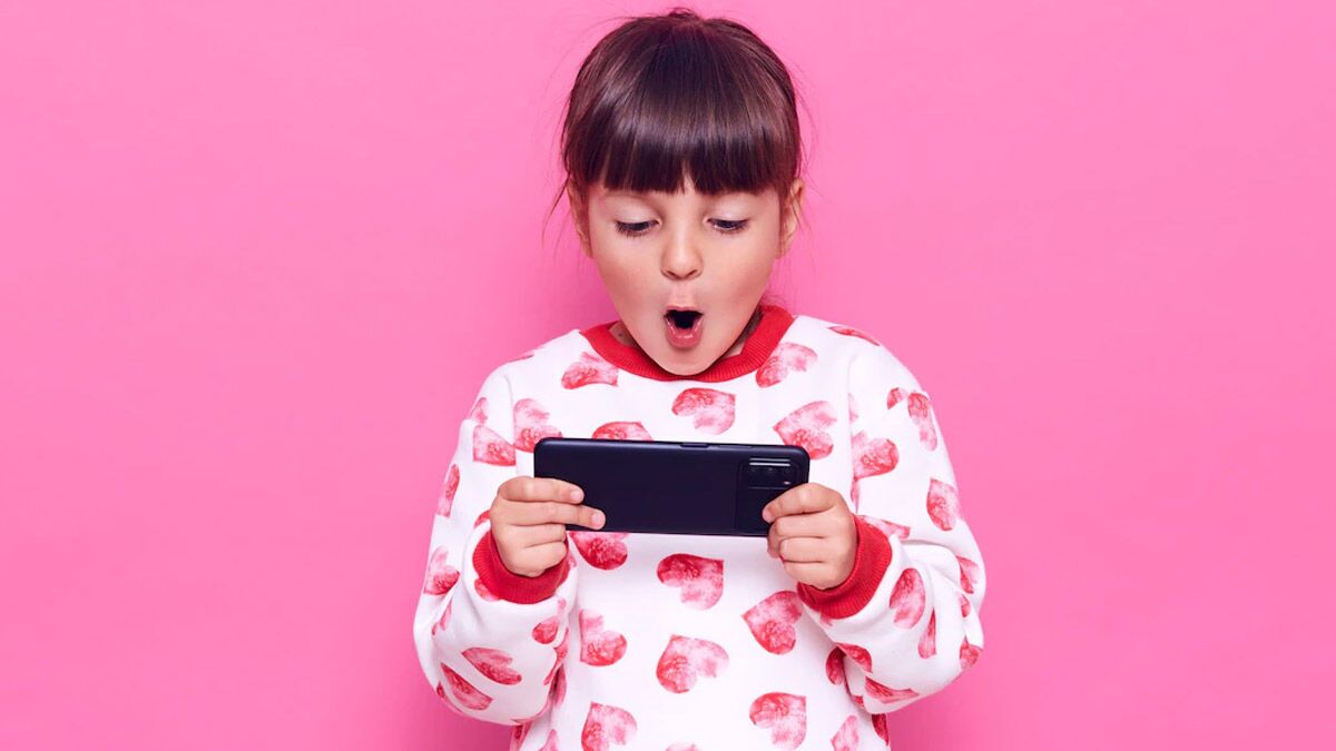 اگر کودکتان زیاد موبایل بازی می کند، حتما بخوانید!