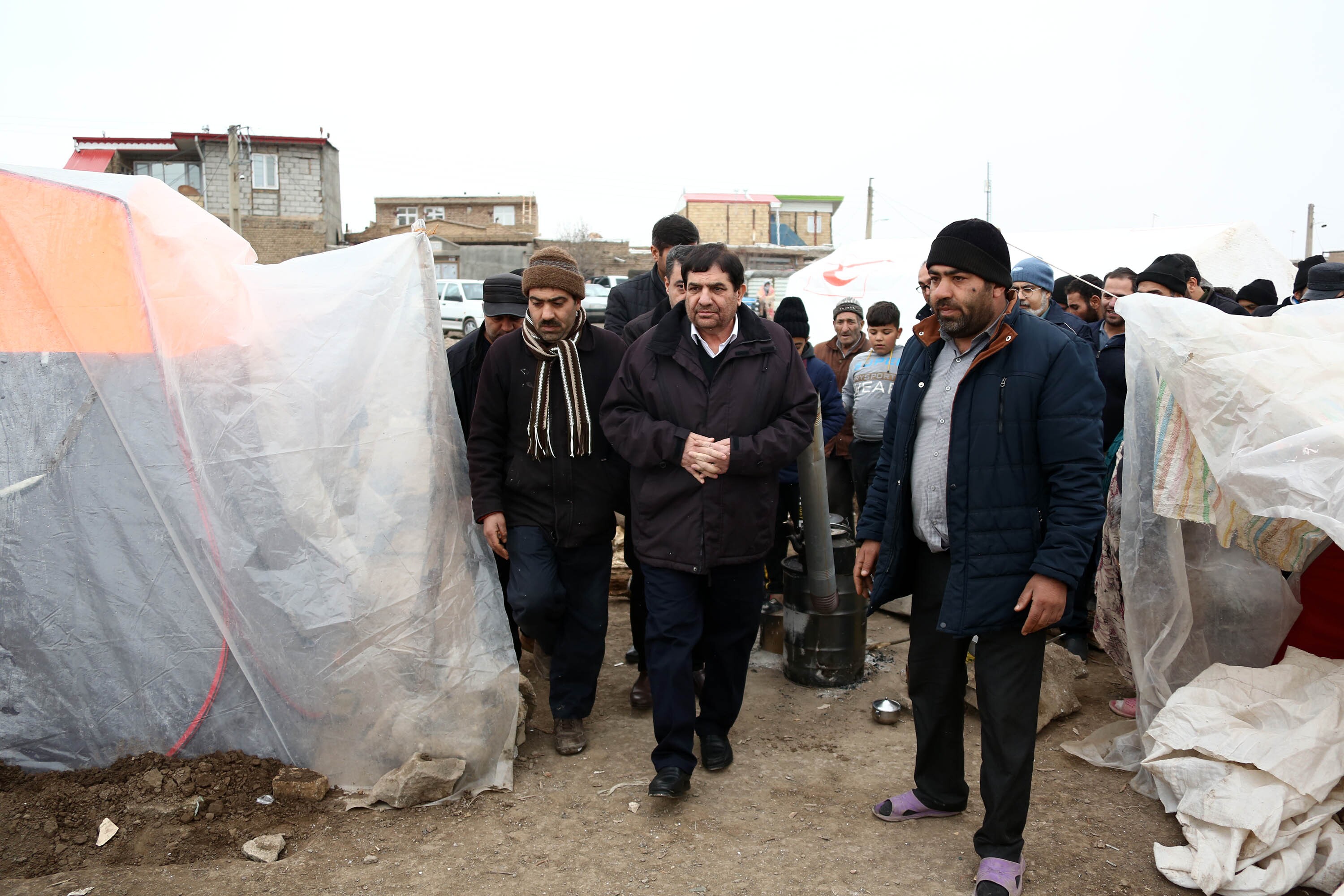 بازدید محمد مخبر از کمپهای اسکان اضطراری خوی بازدید محمد مخبر از کمپهای اسکان اضطراری خوی