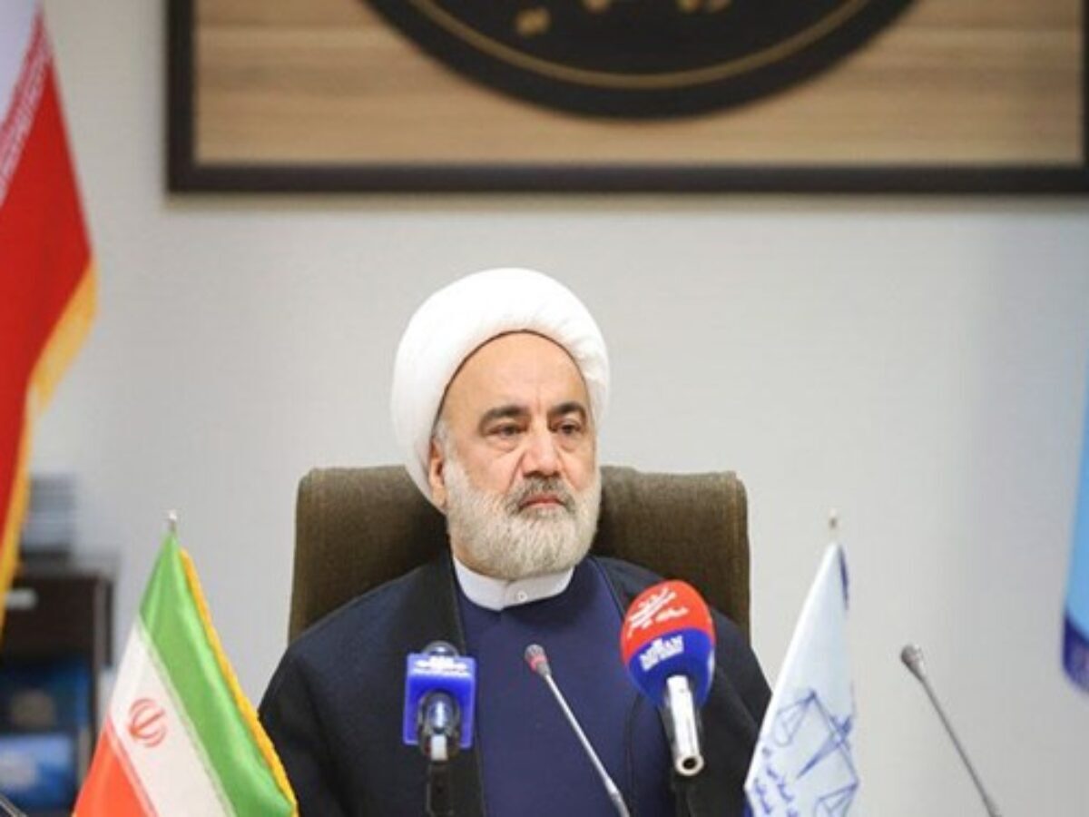 رهبر انقلاب در آستانه سالگرد پیروزی انقلاب یک سری از متهمان حوادث اخیر را مورد رافت قرار میدهند رهبر انقلاب در آستانه سالگرد پیروزی انقلاب یک سری از متهمان حوادث اخیر را مورد رافت قرار میدهند