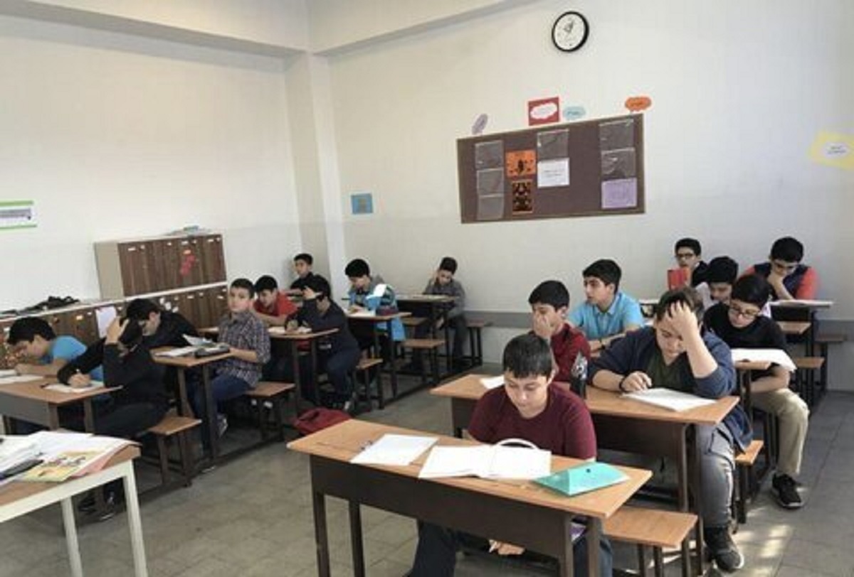 ویدئویی پربازدید از ابراز علاقه دانش‌آموزان به مادران خود