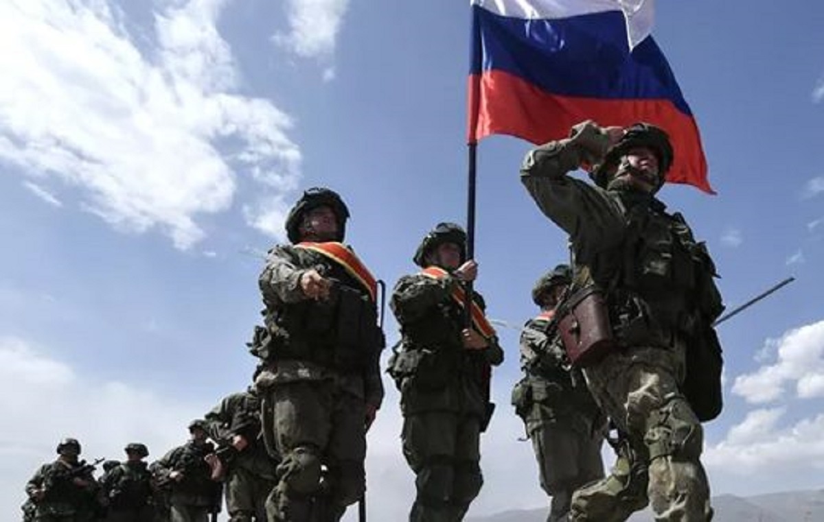 لحظه  اصابت گلوله به زنی که در حال تبلیغ برای روسیه بود +فیلم