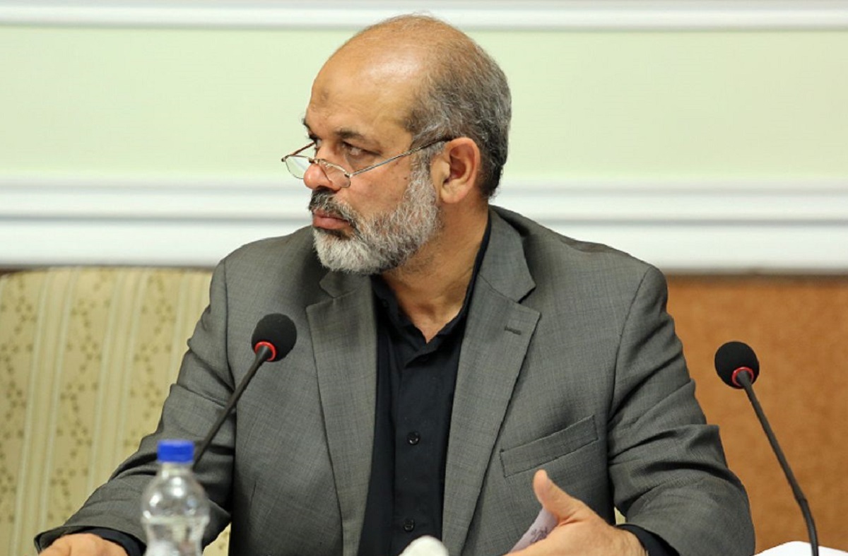 وزیر کشور: ما خودمان دلار را بزرگ کردیم/ روزی خواهیم دید کاخ دلار سقوط می‌کند