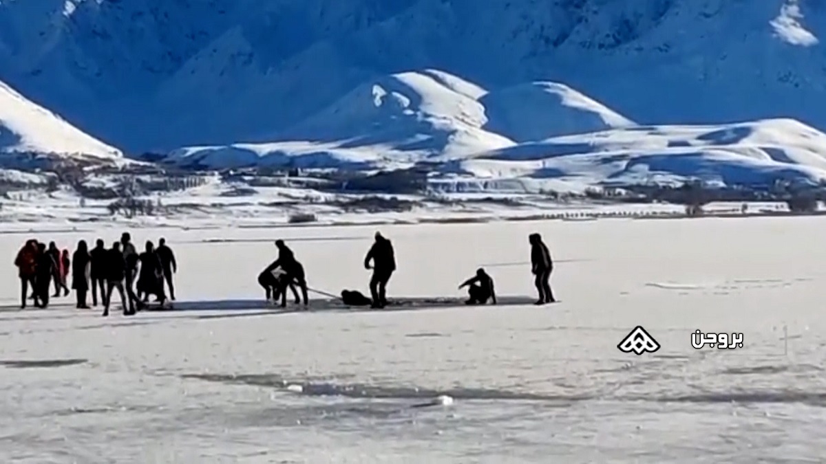 لحظه وحشتناک غرق شدن پدر و فرزند در دریاچه بروجن لحظه وحشتناک غرق شدن پدر و فرزند در دریاچه بروجن