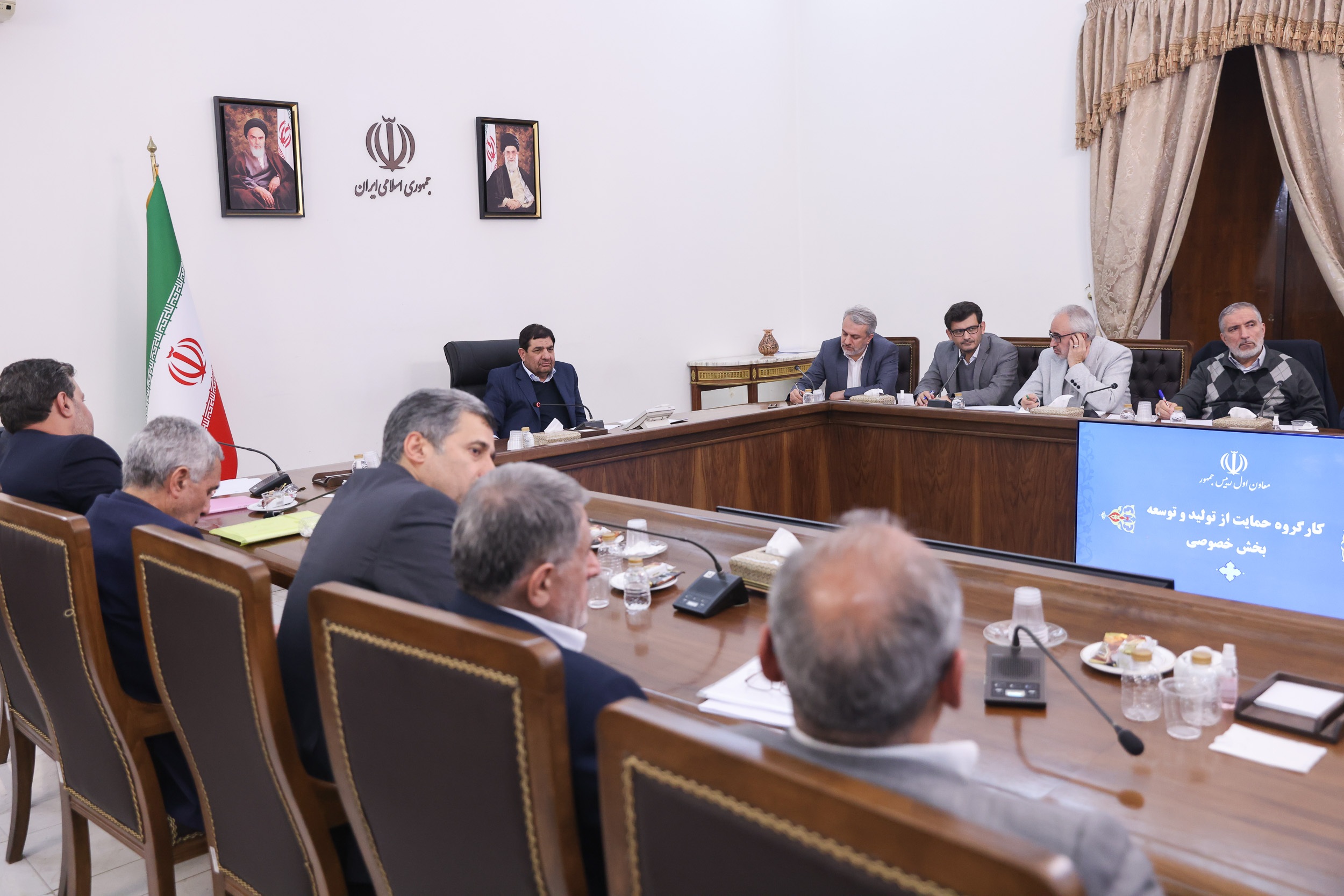 جلسه چهار ساعته معاون اول رئیس جمهور با جمعی از کارآفرینان و تولیدکنندگان بخش خصوصی جلسه چهار ساعته معاون اول رئیس جمهور با جمعی از کارآفرینان و تولیدکنندگان بخش خصوصی