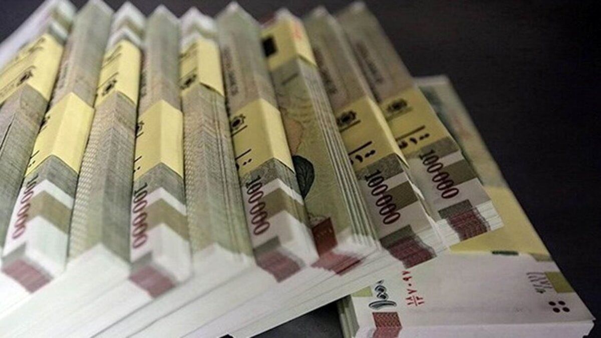 مبنای دولت برای عیدی ۱.۸۰۰.۰۰۰ کارمندان و بازنشستگان چیست؟