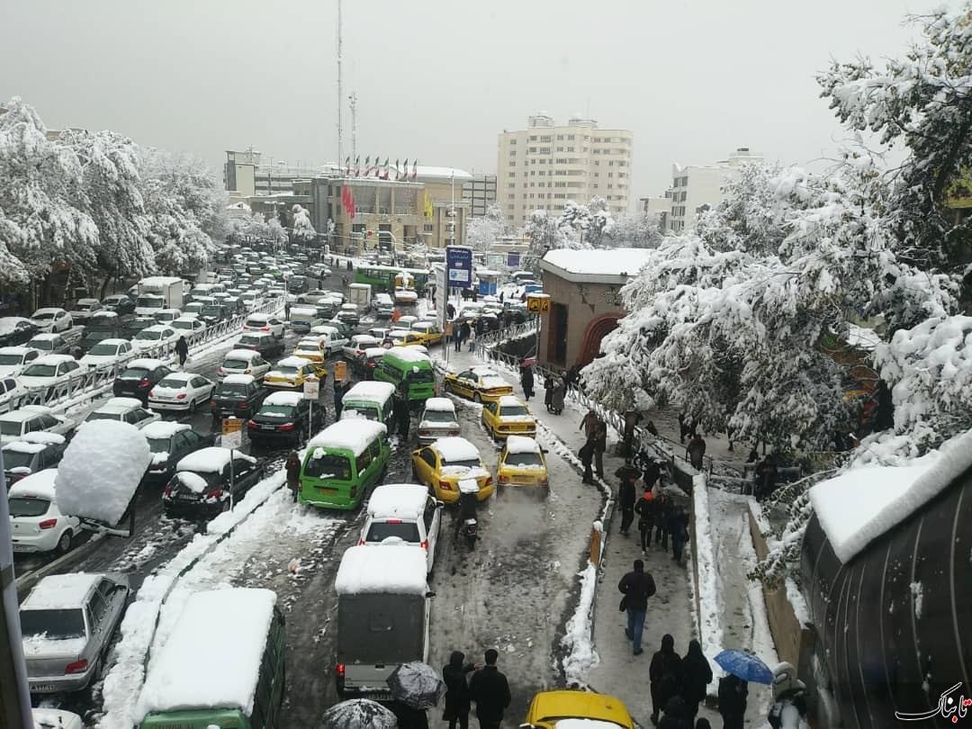 شرایط عجیب خیابان‌ها در روز برفی تهران +فیلم