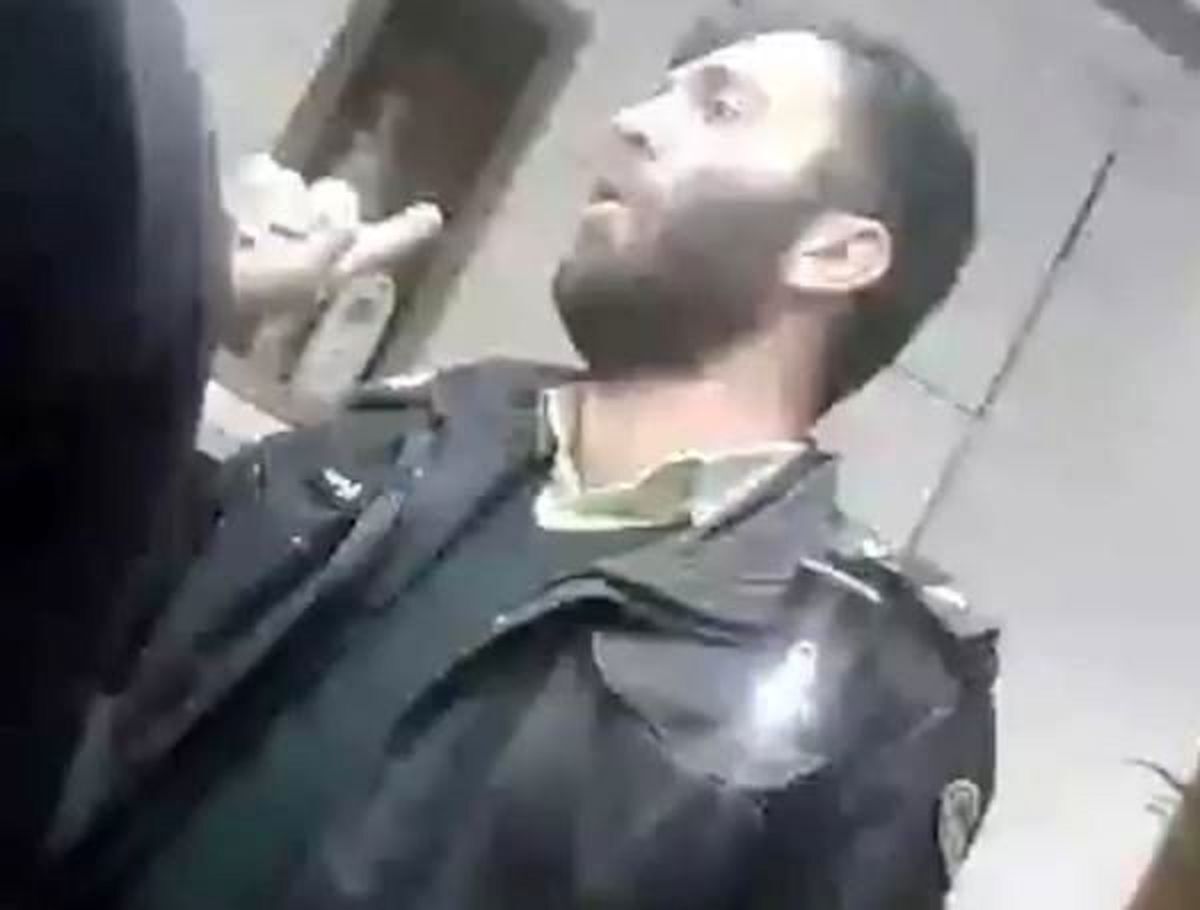 یک پلیس بخاطر امربهمعروف بازخواست شد، اما هنوز پلیسنماها بازداشت نشدند یک پلیس بخاطر امربهمعروف بازخواست شد، اما هنوز پلیسنماها بازداشت نشدند