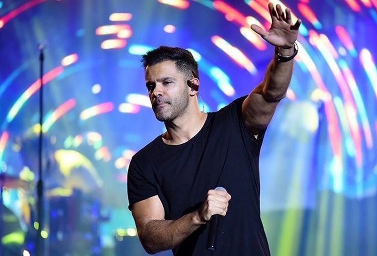 تشویق شدید علی کریمی در برج میلاد تشویق شدید علی کریمی در برج میلاد