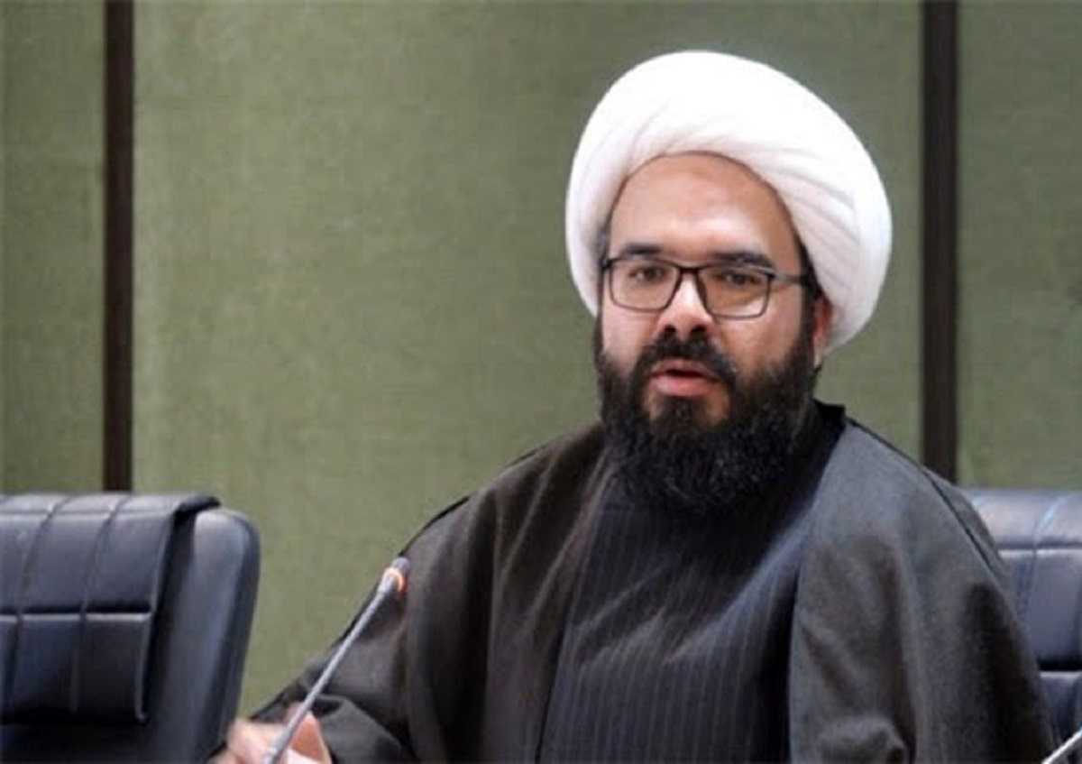 افتادن روسری دختران در مدارس اشکالی ندارد/ برخورد مدرسه با دانشآموزان غلط است افتادن روسری دختران در مدارس اشکالی ندارد/ برخورد مدرسه با دانشآموزان غلط است