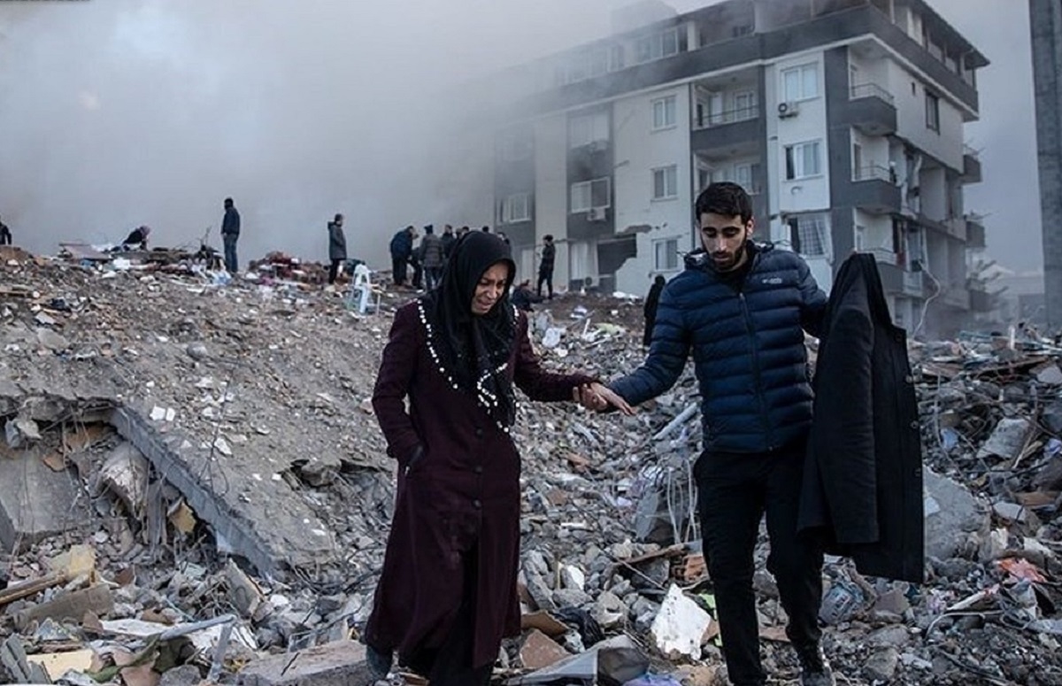 دختر زلزله‌زده سوری: به ما کمک کنید، مردم دارند می‌میرند +فیلم
