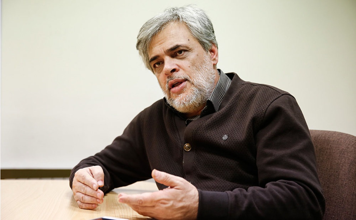 محمد مهاجری: آقای رئیسی! سوئیچ قطار پیشرفت را به روحانی بدهید