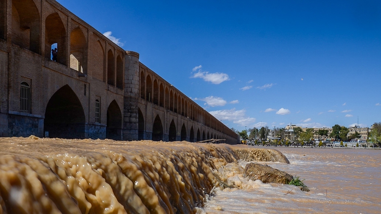 شادی اصفهانی‌ها از زنده شدن زاینده رود +فیلم