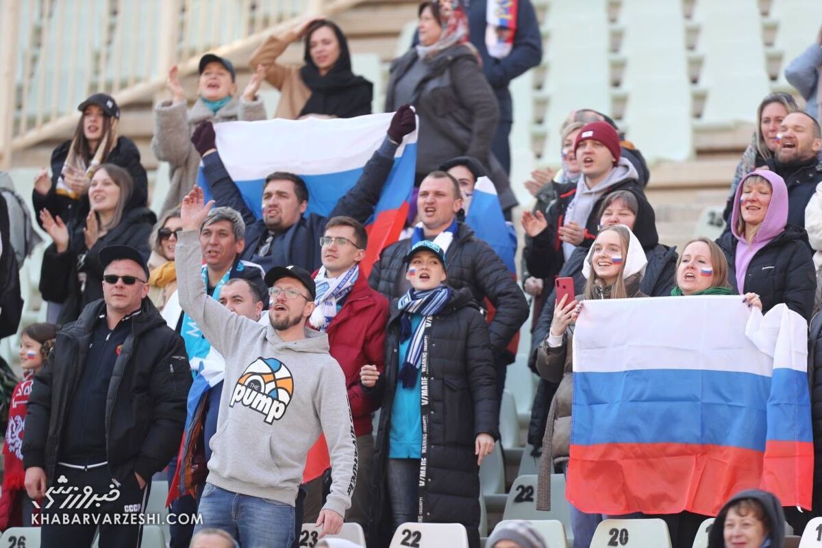 دختران روس در ورزشگاه اصفهان؛ دختران ایرانی پشت در!