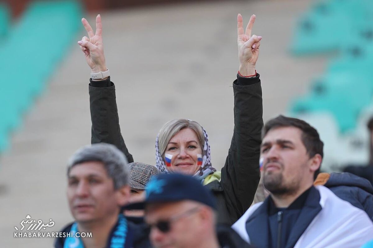 دختران روس در ورزشگاه اصفهان؛ دختران ایرانی پشت در!