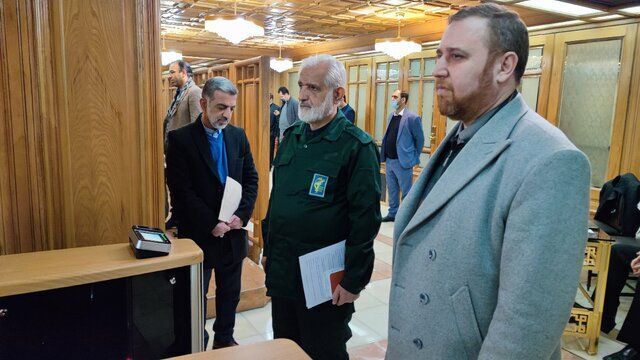 رئیس و نائب رئیس شورای شهر تهران با لباس سپاه پاسداران +عکس