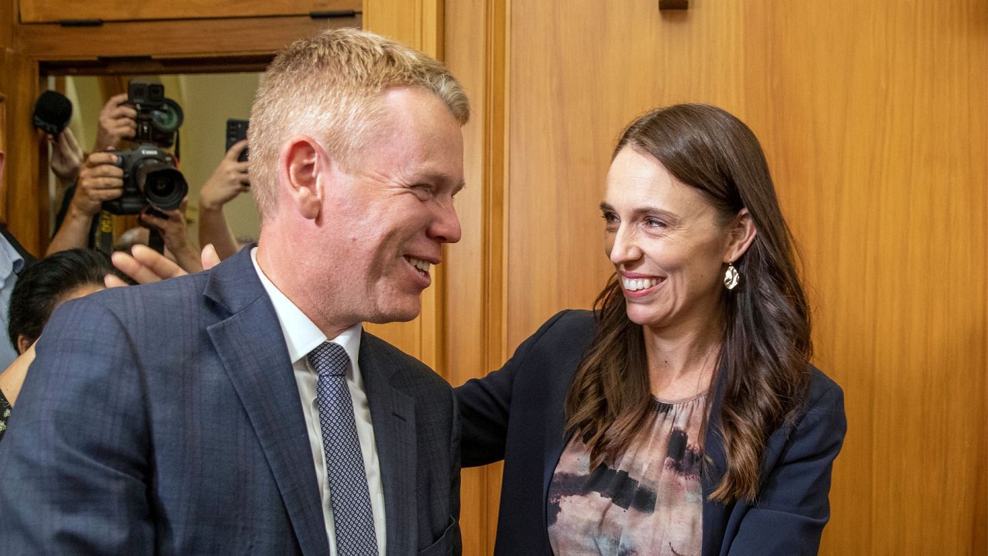 خروج احساسی «نخست وزیر نیوزیلند» از پارلمان +فیلم