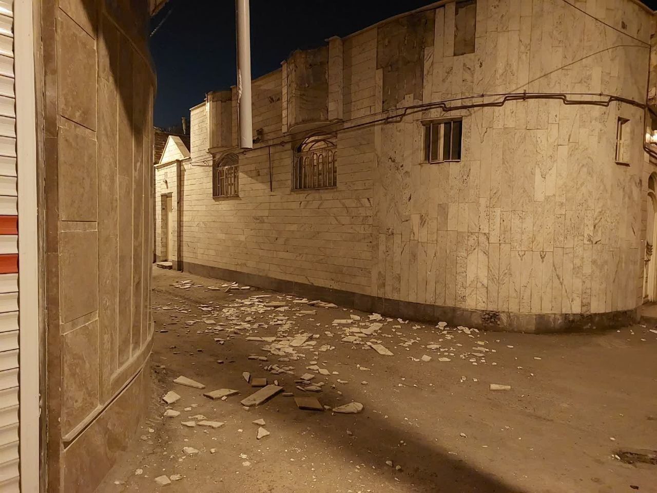 زلزله در خوی با ۲ کشته و بیش از ۳۰۰ مصدوم / استان‌های مجاور در حالت آماده باش