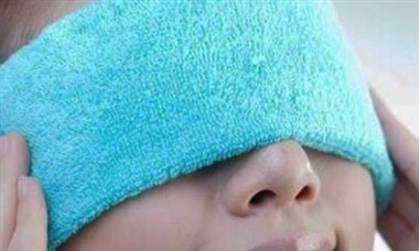 علل سنگینی پلک و خواب آلودگی