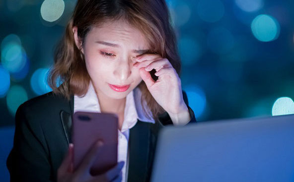 علل سنگینی پلک و خواب آلودگی